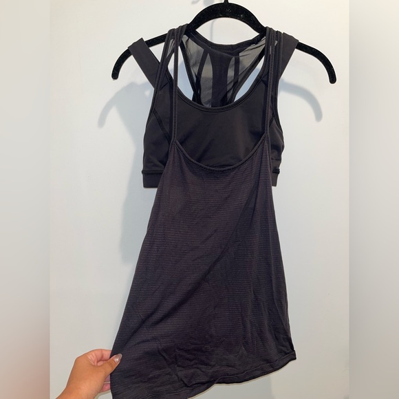 💛 bundle for $22-Lululemon black top with bra - Picture 1 of 5